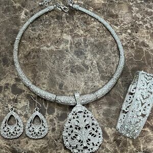 🌼🌼🌼NECKLACE SET by PREMIER 🌸🌸🌸🌸🌸EARRINGS & BRACELET 🌼🌼🌼🌼